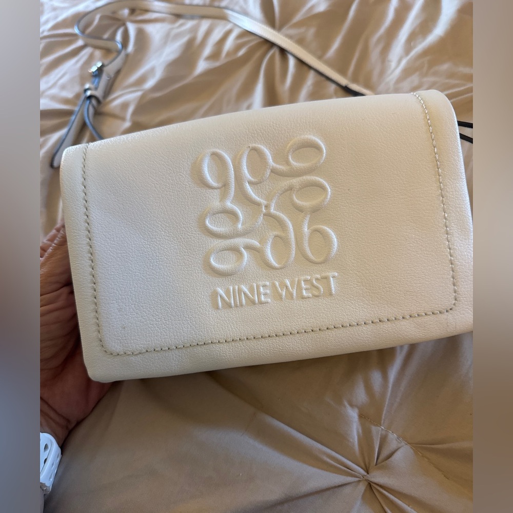 Nine West Elegant White Crossbody Bag with Gold Chain - Picture 2 of 7